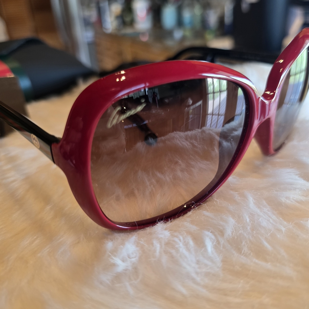 Gucci Red Sunglasses for Women - Picture 7 of 12